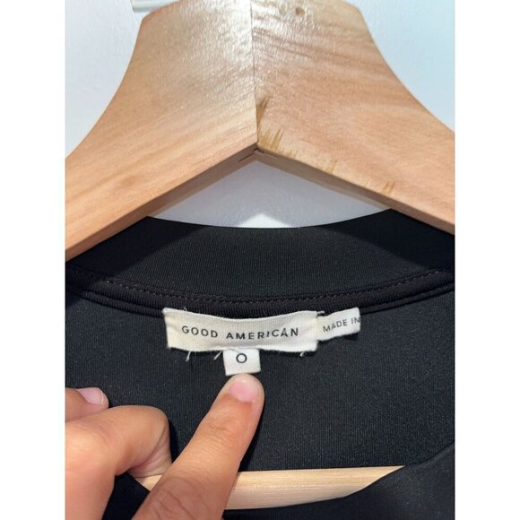 Good American Black Shoulder Scuba Crop Tee Size 0 Cotton Blend - Picture 3 of 8